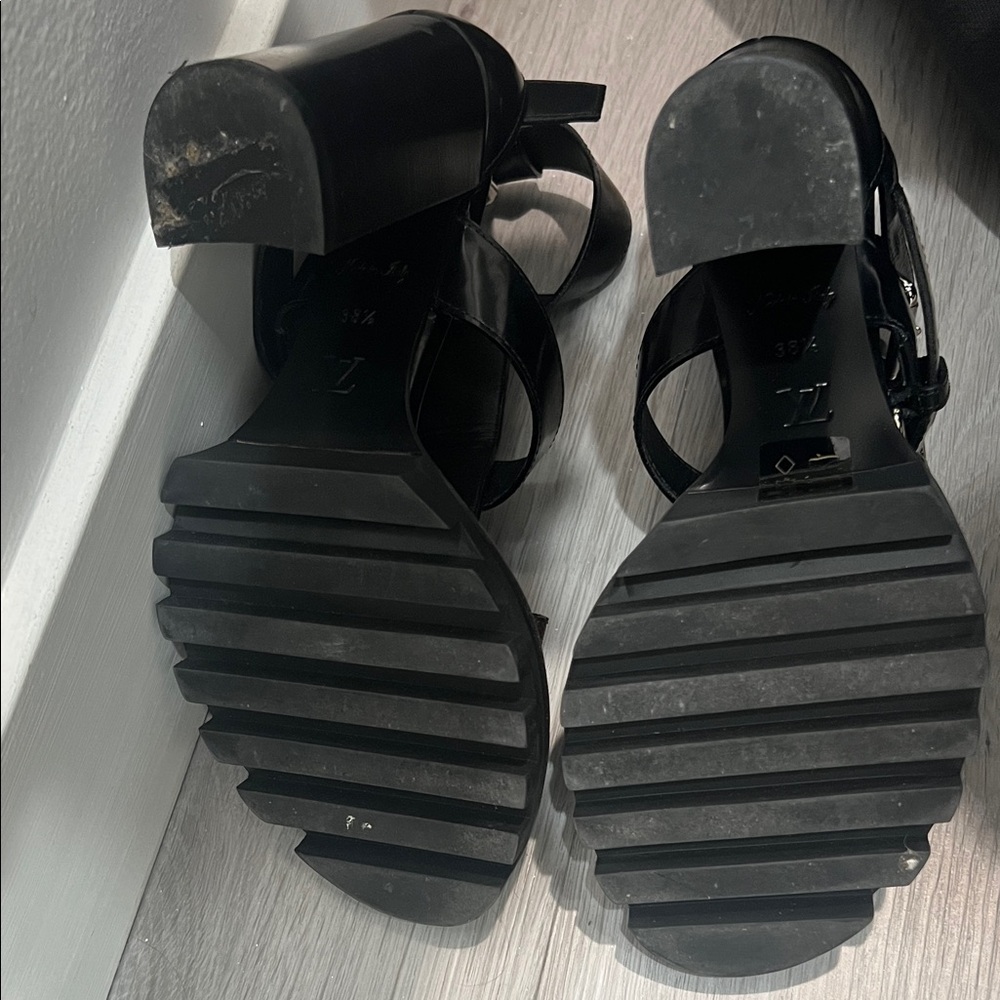 Louis Vuitton Black and Brown Sandals - Picture 4 of 4